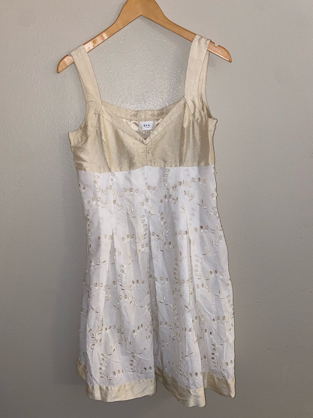 ECI NewYork Gold Ivory Eyelet Sequin Dress Size 8 Silk Trim Regencycore Coquette